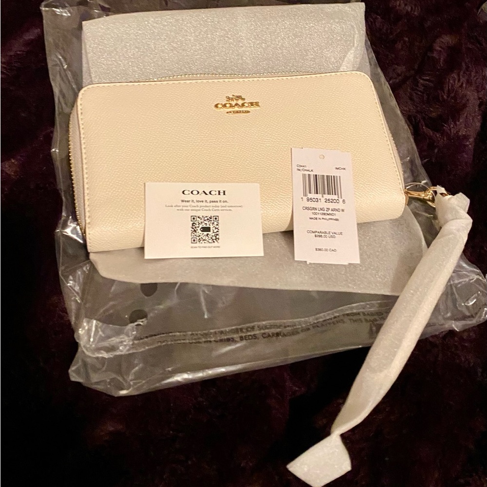 NWT Coach Long Zip Around Wallet